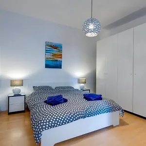With Stunning Seaviews Appartamento